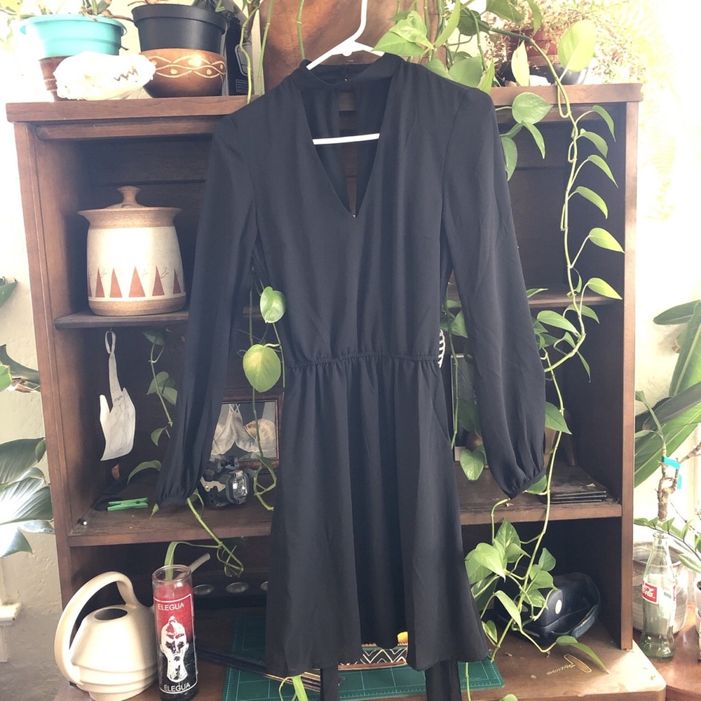 Vintage puff long sleeve Keyhole dress, black. - Picture 2 of 5